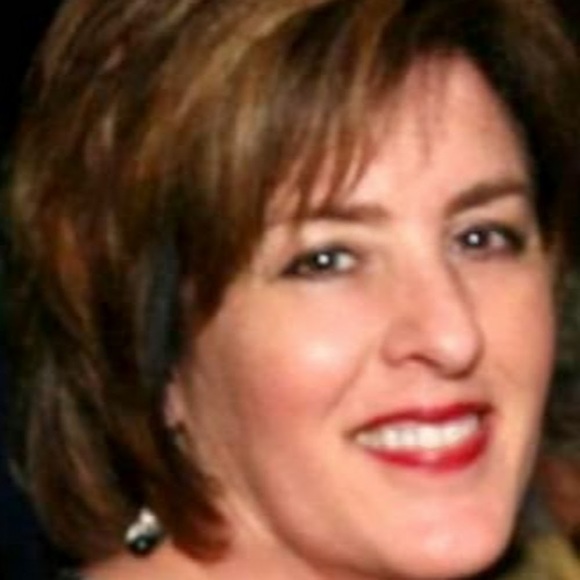 Meet your Posher, Laura - Picture 1 of 1